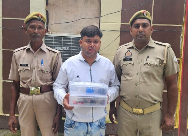 पुलिस की गिरफ्त में आरोपी