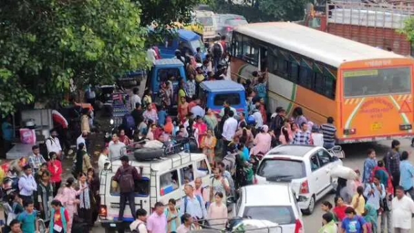 हरिद्वार बस अड्डे पर भारी भीड़