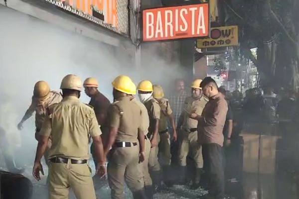 पार्क स्ट्रीट में आग