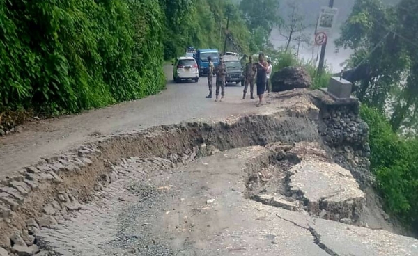 राष्ट्रीय राजमार्ग-10 का एक बड़ा हिस्सा तीस्ता में समाया