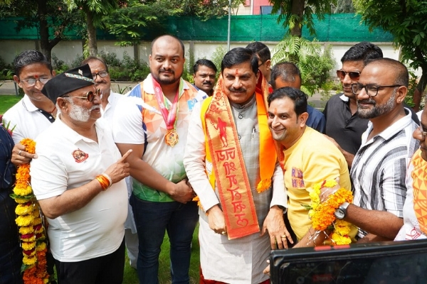पावरलिफ्टर मयंक जोशी का अभिनंदन