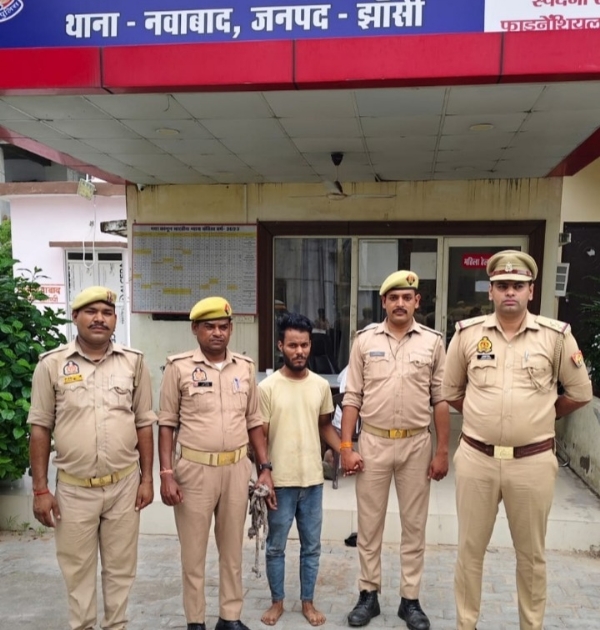 पुलिस गिरफ्त में आरोपी