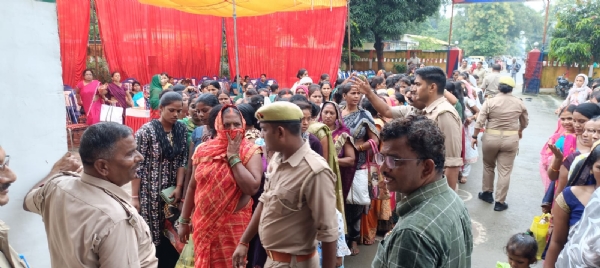 सलाखो के बीच बंधा रिश्ता: जेल में बंद भाइयों की कलाई पर राखी बांधने पहुंची बहनों की आंखें हुई नम*