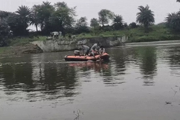 शनिवार को पुलिस द्वारा चलाया गया सर्चिंग अभियान