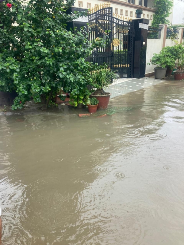जी ब्लॉक प्रताप विहार में जलभराव