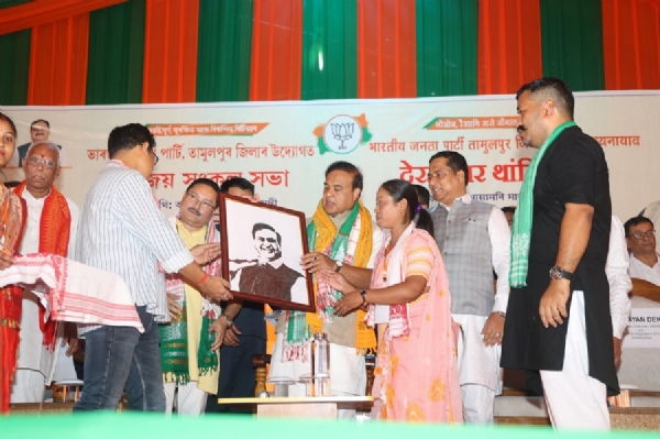 असमः तामुलपुर में बीटीसी चुनाव के मद्देनजर भाजपा की आयोजित विजय संकल्प रैली में मंच पर मुख्यमंत्री, प्रदेश अध्यक्ष एवं भाजपा नेता