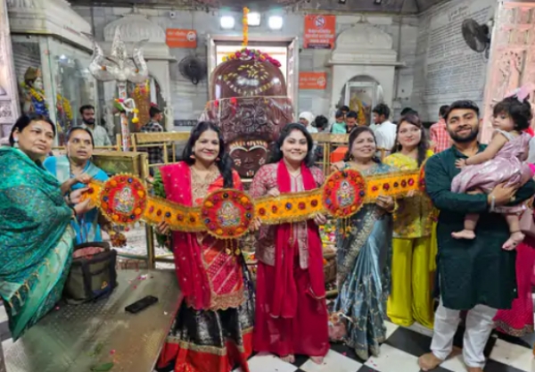 मना  रक्षाबंधन का पर्व, बहन ने भाई को बांधी राखी, पशुपतिनाथ महादेव मंदिर में भी मना पर्व