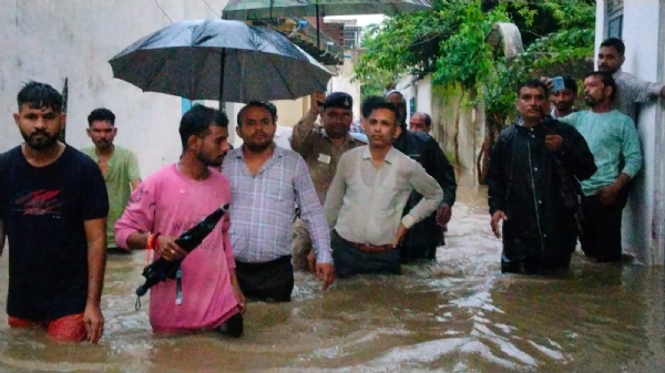 दमोह- भारी बारिश सुभाष कॉलोनी में 4 से 5 फीट तक पानी भरा