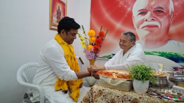 **सभी देश वासियों व गोरखपुर वासियों को सांसद रवि किशन शुक्ला ने रक्षाबंधन की  शुभकामनाएं दीं*