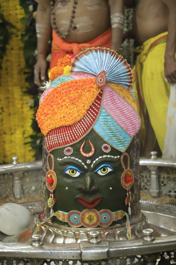 महाकालेश्वर  की पांचवी सवारी में 04 जनजातीय एवं लोक नृत्य कलाकारों के दल करेंगे सहभागिता