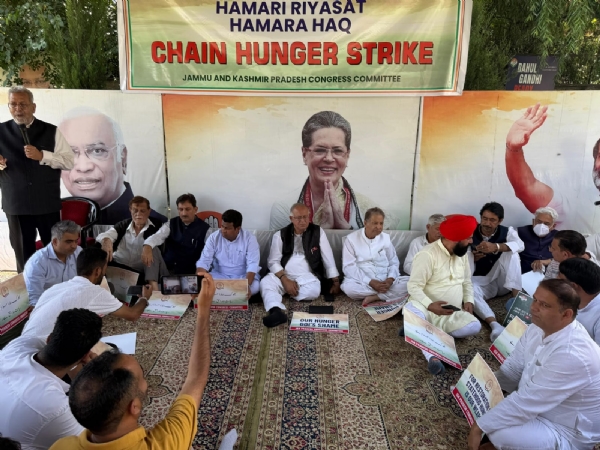 कांग्रेस ने श्रीनगर में भारत छोड़ो दिवस मनाया, राज्य का पूर्ण राज्य का दर्जा बहाल करने की मांग
