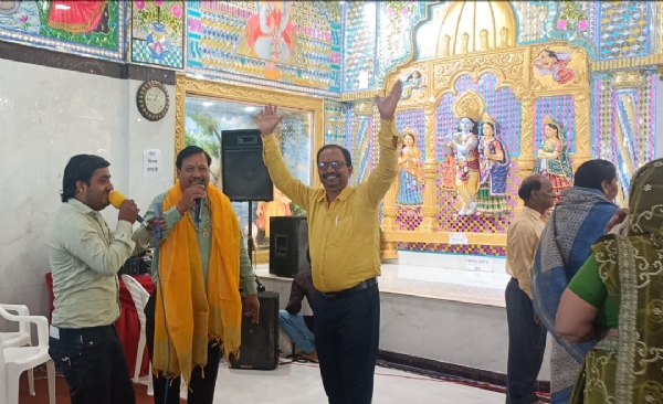 अनुष्ठान में शामिल श्रद्धालुगण