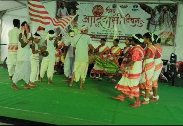 विश्व आदिवासी दिवस पर चाईबासा में सांस्कृतिक कार्यक्रम व सम्मान समारोह का आयोजन*