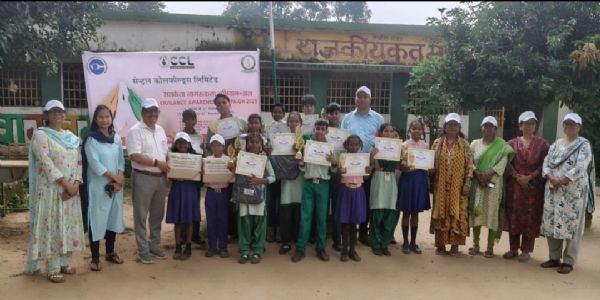 सीसीएल ने चित्रकारी और निबंध प्रतियोगिता के विजेता बच्चों को किया सम्मानित