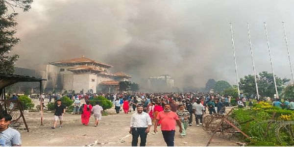 काठमांडू में फंसे नागरिकों की सुरक्षित निकासी के लिए भारत विशेष विमान भेजने की तैयारी में