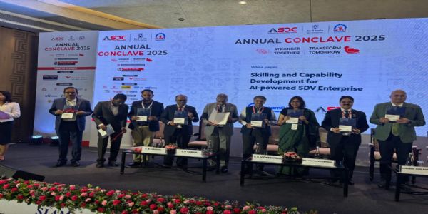 एआई और सॉफ्टवेयर से बदलेगा गाड़ियों का भविष्य, कामगार सीखें नई तकनीक: रिपोर्ट