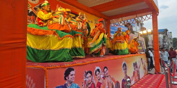 काशी पहुंचे मॉरीशस के प्रधानमंत्री, राज्यपाल ने एयरपोर्ट की अगवानी