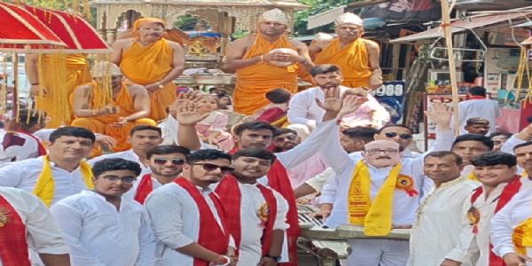 दशलक्षण पर्व पूर्ण होने पर गाजे बाजे संग निकली भगवान पार्श्वनाथ की शोभायात्रा