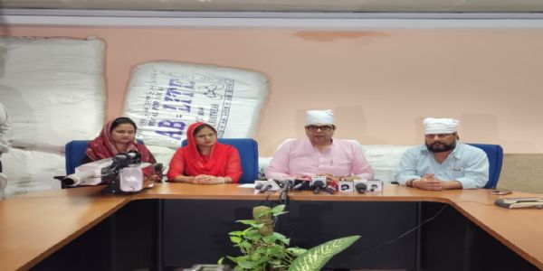 आआपा के पार्षदो ने पंजाब के बाढ़ पीड़ितो को राहत सामग्री भेजने के लिए राहत शिविर का किया आयोजन