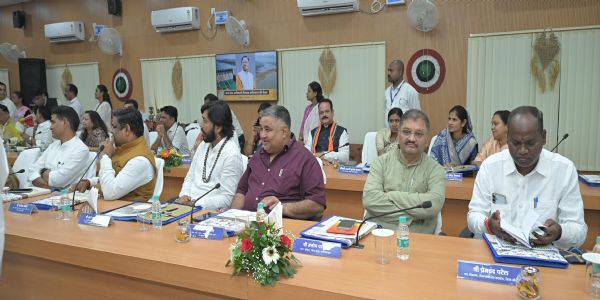 मध्य क्षेत्र आदिवासी विकास प्राधिकरण की बैठक में मुख्यमंत्री ने कहा संसाधनों की कोई कमी नहीं होगी