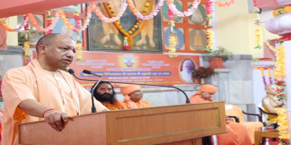 योग्य गुरु मिले तो कोई भी मनुष्य अयोग्य नहीं : सीएम योगी