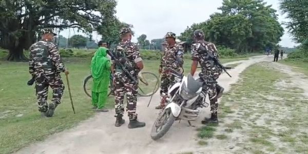 नेपाल से भागे कई कैदियों को भारतीय सुरक्षा कर्मियों सीमा पर पकड़ा, वापस सौंपा