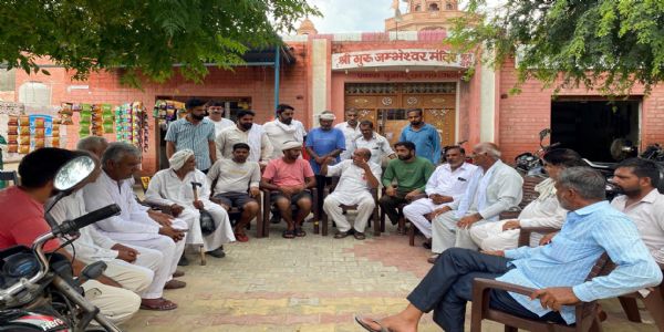 फतेहाबाद: किसान सभा प्रतिनिधियों ने जलभराव से हुए नुकसान का लिया जायजा