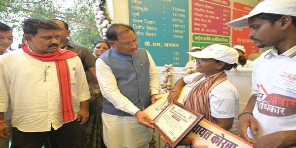 कोरबा : मुख्यमंत्री विष्णुदेव साय ने विभागीय स्टॉलों का अवलोकन किया