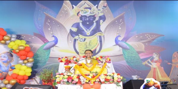 भागवत कथा में मनाया गया श्री कृष्ण जन्मोत्सव, झूमे श्रद्धालु