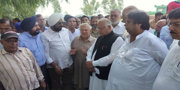 पीसीसी अध्यक्ष तारिक हमीद कर्रा ने आरएस पुरा के बाढ़ प्रभावित गांवों का किया दौरा