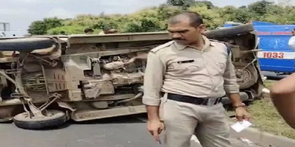 मप्रः दमोह के जैन परिवार की कार को ट्रक ने मारी टक्कर, पति-पत्नी समेच चार लोगों की मौत