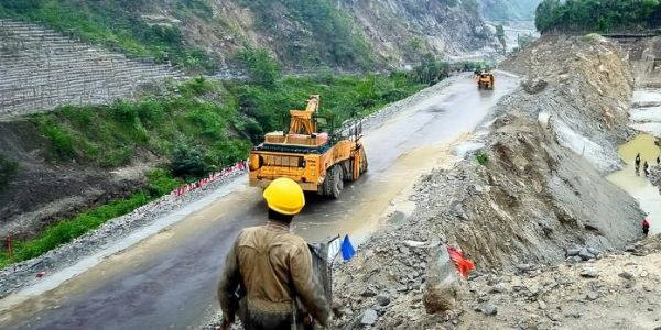 बाढ़ और बादल फटने से क्षतिग्रस्त हुई दो महत्वपूर्ण सड़कें बहाल