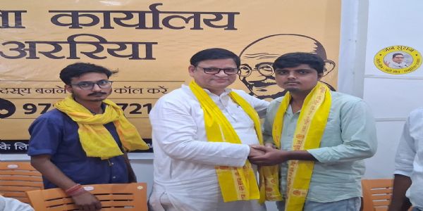 सामाजिक कार्यकर्ता प्रभात यादव ने थामा जन सुराज का दामन