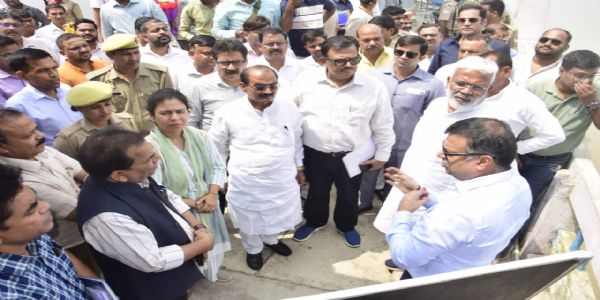 स्वतंत्रदेव सिंह ने लखीमपुर में शारदा बैराज का किया निरीक्षण