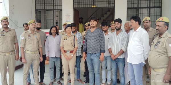 चुनार में ताश की गड्डी से फूटा भाग्य, 11 जुआरी सलाखों के पीछे