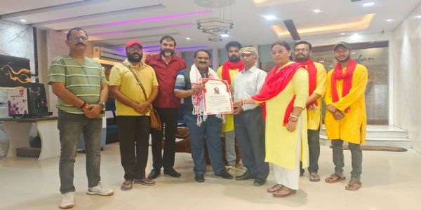 मराठी उपन्यासकार को मासूम आर्ट ग्रुप ने किया सम्‍मानित