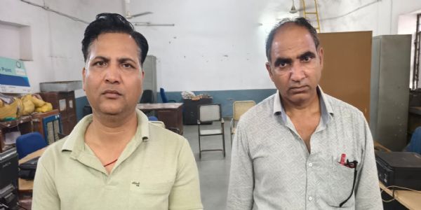 अतिरिक्त प्रशासनिक अधिकारी अपने दलाल के मार्फत 33 हजार रुपये की रिश्वत लेते गिरफ्तार