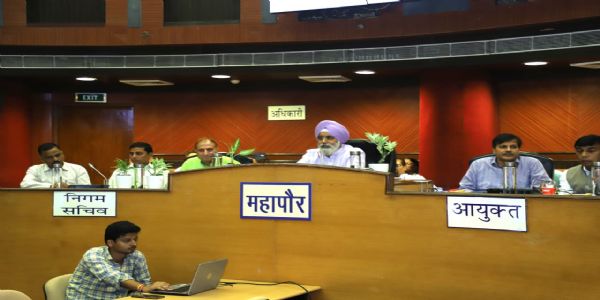 दिल्ली नगर निगम की सफाई व्यवस्था की रीढ़ हैं सफाई कर्मचारी : महापौर