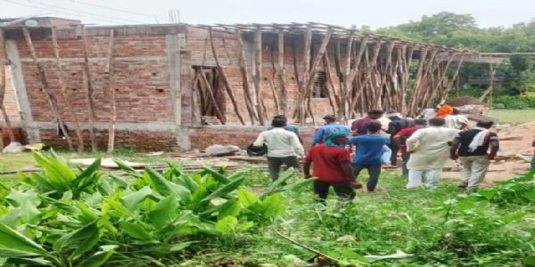 निर्माणाधीन मकान का छज्जा गिरा, मलबे में दबकर मजदूर की मौत