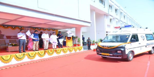 मुख्यमंत्री ने जिलों को आवंटित 28 नई आधुनिक मोबाइल फोरेंसिक वैन को गांधीनगर से दिखाई हरी झंडी