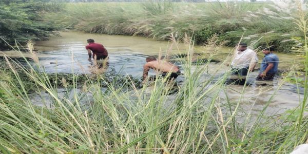 स्कूली बस की टक्कर से बाइक सवार पिता-पुत्र की मौत