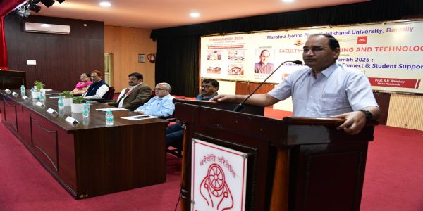 एमजेपीआरयू में दीक्षारंभ ओरिएंटेशन का आगाज, कुलपति बोले- सिर्फ अच्छे इंजीनियर नहीं, देश का नाम भी करें रोशन