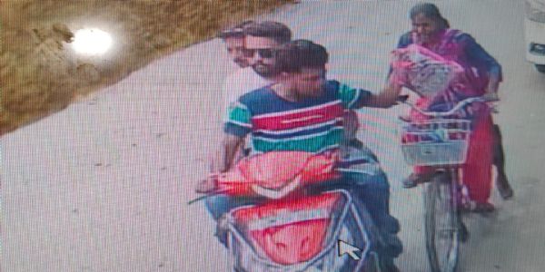 महिला से पर्स लूटने वाले दो युवक गिरफ्तार