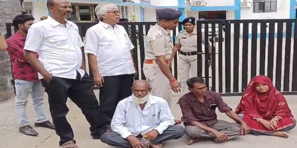 बम हमले में मारी गई थी तम्मन्ना, एसपी ऑफिस के बाहर धरने पर बैठी मां ने पुलिस पर लगाया निष्क्रियता का आरोप