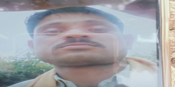 लकड़ी काटते समय मशीन से युवक की मौत