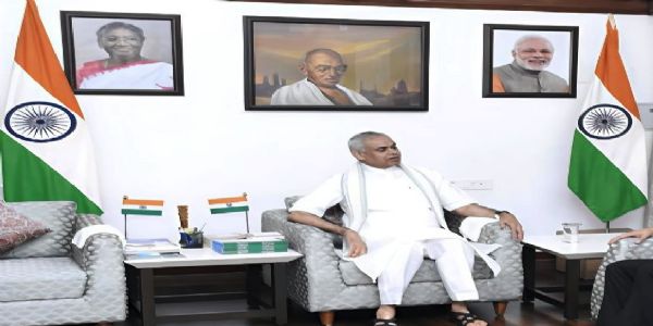 गुजरात के राज्यपाल आचार्य देवव्रत को महाराष्ट्र का अतिरिक्त प्रभार