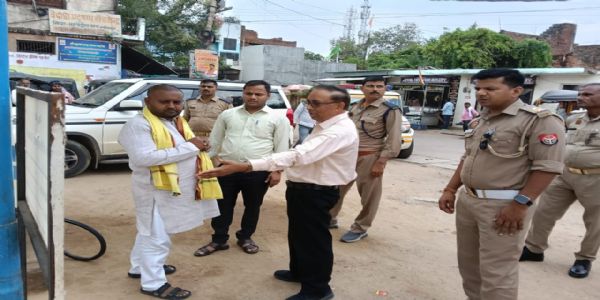 बिना हेलमेट पेट्रोल लेने पहुंचे 28 वाहन चालकों का चालान
