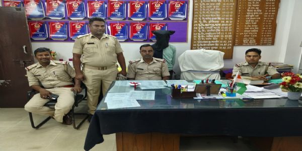 पुलिस ने 15 पुडिया ग्राउन शु्रर के साथ एक आरोपित गिरफ्तार