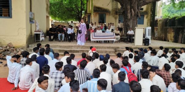 शिवपुरीः शासकीय उत्कृष्ट विद्यालय में मना उमंग दिवस, विद्यार्थियों ने की सहभागिता