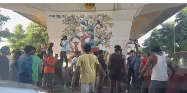 कंस्ट्रक्शन साइट पर काम करने वाले मजदूर की संदिग्ध परिस्थितियों में मौत, साथियों ने लगाया जाम
